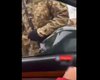 В Харькове люди в военной форме выбили стекло автомобиля и силой вытащили водителя (видео)