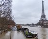 В Париже затонула легендарная жилая баржа