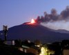 Стовпи диму і розпечена лава: в Італії "прокинулися" два вулкани (фото)