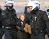 Вынесли на руках: Грету Тунберг в Германии задержала полиция (фото, видео)