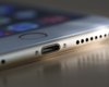 Компания Apple планирует отказаться в смартфонах от разъема Lightning