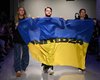 Украинские дизайнеры вышли на подиум с желто-синим флагом во время Лондонской недели моды (видео)