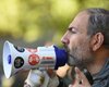 В Армении не знают, куда пропал лидер протестов Пашинян
