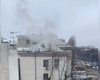 Могли что-то кинуть в камин: в Киеве из здания посольства РФ шли клубы дыма (видео)