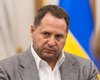 Отпустили из участка ночью: полиция "пообщалась" с военным, который бросил яйцо в Ермака, — СМИ