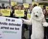 Следственный комитет России обвинил двух активистов Greenpeace в пиратстве