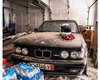В заброшенном поместье обнаружили культовый седан BMW M5 E34 (видео)