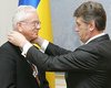 Ющенко наградил президента Европарламента орденом Ярослава Мудрого