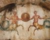 Адские гончие и морские кентавры. В Италии найдена гробница возрастом 2200 лет в идеальном состоянии
