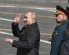 Без танков и мобильной связи: у Путина оправдались за необычный парад на Красной площади