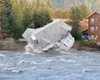 Развалился на части: дом рухнул в реку во время наводнения (фото)