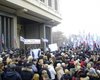 У крымского парламента татары противостоят "Русскому единству" (видеотрансляции)