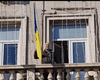 Под крик "Ура!": в Болгарии политик сбросил с балкона флаг Украины (видео)
