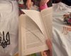 "Порванная одежда и книги": в аэропорту Варшавы повредили вещи из багажа украинки, — СМИ (фото)