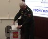 Выборы в РФ: бюджетников заставляют делать селфи с "галочками" на Сахалине отрубили интернет