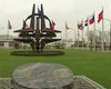 В Брюсселе пацифисты намеревались повесить замки на двери главного офиса НАТО