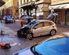 В Италии авто на огромной скорости врезалось в толпу людей, водитель схватился за нож