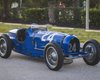 Уникальный 87-летний спорткар Bugatti восстановили из груды запчастей (видео)