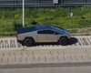 Tesla показали первые кадры с испытаний пикапа Cybertruck (видео)