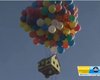 В США подняли в небо дом на связке воздушных шаров (видео)
