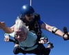 "Она была неутомимой": 104-летняя женщина из Чикаго умерла после прыжка с парашютом