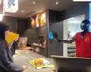 Даже в McDonald's роботы начали заменять людей: опасная тенденция (видео)