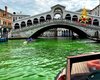 Вода у Гранд-каналі у Венеції з невідомих причин стала зеленою (фото)
