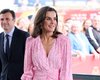 Королева Летиция продемонстрировала идеальное розовое платье на весну