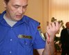 Против активиста, откусившего палец охраннику горсовета, возбудили дело