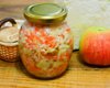 Невероятно сочная квашеная капуста с яблоками: будет готова всего за три дня