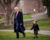 Семейные отношения: Дональда Трампа заметили в компании маленького сына Илона Маска (видео)