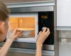 Могут вызвать взрыв: 7 продуктов, которым не место в микроволновке