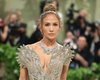 Одинокая и не в духе: Дженнифер Лопес появилась на Met Gala 2024 без Бена Аффлека