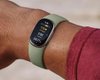 Более дешевая замена Pixel Watch: Google выпустила фитнес-трекер с AMOLED-дисплеем (фото)