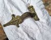 Нашла с металлоискателем: в Финляндии женщина обнаружила 1500-летнюю фибулу (фото)