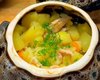 Просто і смачно: рецепт картоплі з куркою в горщиках