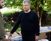 Порошенко поехал на фронт, побывал на "нуле" и передал военным комплект видеонаблюдения за противником