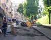 В Киеве возле метро "Золотые Ворота" провалился под землю экскаватор