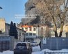 Дым видно издалека: на Оболони бушует мощный пожар (фото, видео)