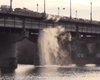 Водопад из кипятка: на мосту Патона в Киеве прорвало теплотрассу