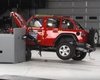 Новый Jeep Wrangler 2022 с треском провалил краш-тест (видео)