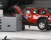 Новый Jeep Wrangler 2022 с треском провалил краш-тест (видео)