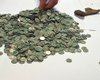 "Задрожали руки": мужчина во время прогулки нашел почти 1500 древних монет (фото)