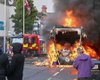 Массовые протесты в Белфасте: из-за поджога пострадал дом украинцев, бежавших от войны (видео)