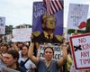 У США проходять масові акції проти політики Трампа: сотні тисяч людей вийшли на вулиці (відео)