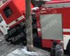 В Киеве пожарные, следовавшие на вызов, провалились под асфальт