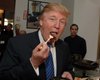 Боится открытых упаковок и любит фастфуд: что ест Дональд Трамп и как ему удается оставаться в форме