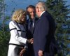 Необычное рукопожатие: стало известно о чем говорили Трамп и Брижит Макрон