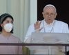 Папа Римський вперше після операції з'явився перед віруючими (відео)
