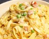 Очень вкусно: паста с горошком и ветчиной в сливочном соусе